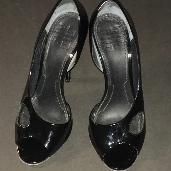 GIVENCHY BLACK PATENT LEATHER PEEP TOE PUMPS SZ: 6 - Picture 1 of 4